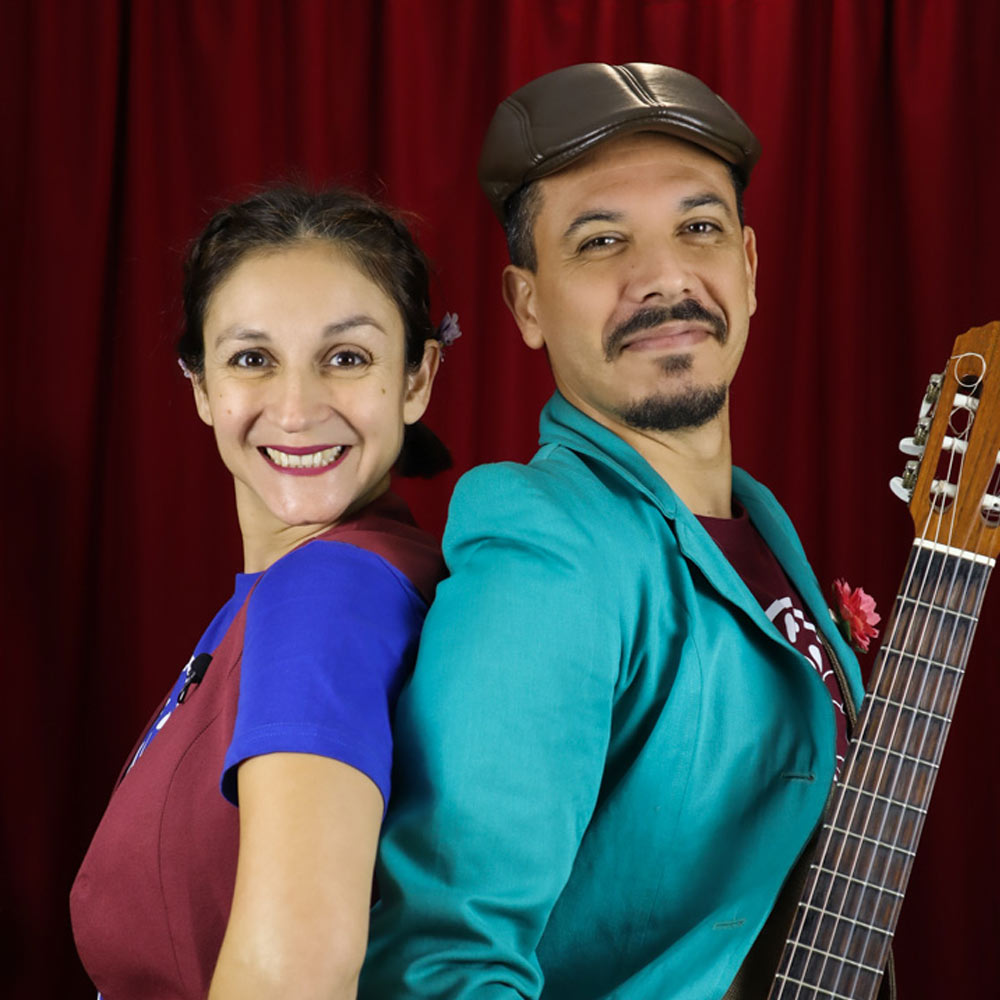 Carolina y Nicolás, dúo de cuentacuentos musicales de Cuenteros Chile